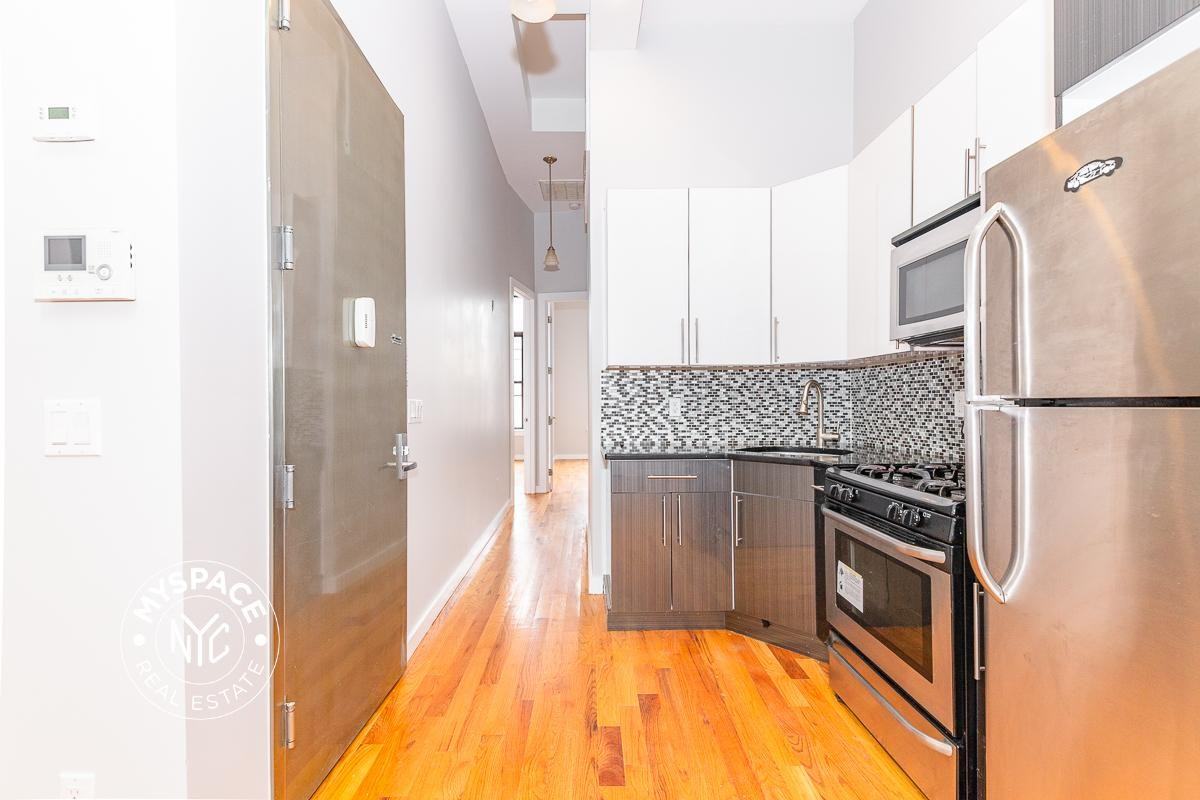 330 Harman St #3L - Photo 6 of 11