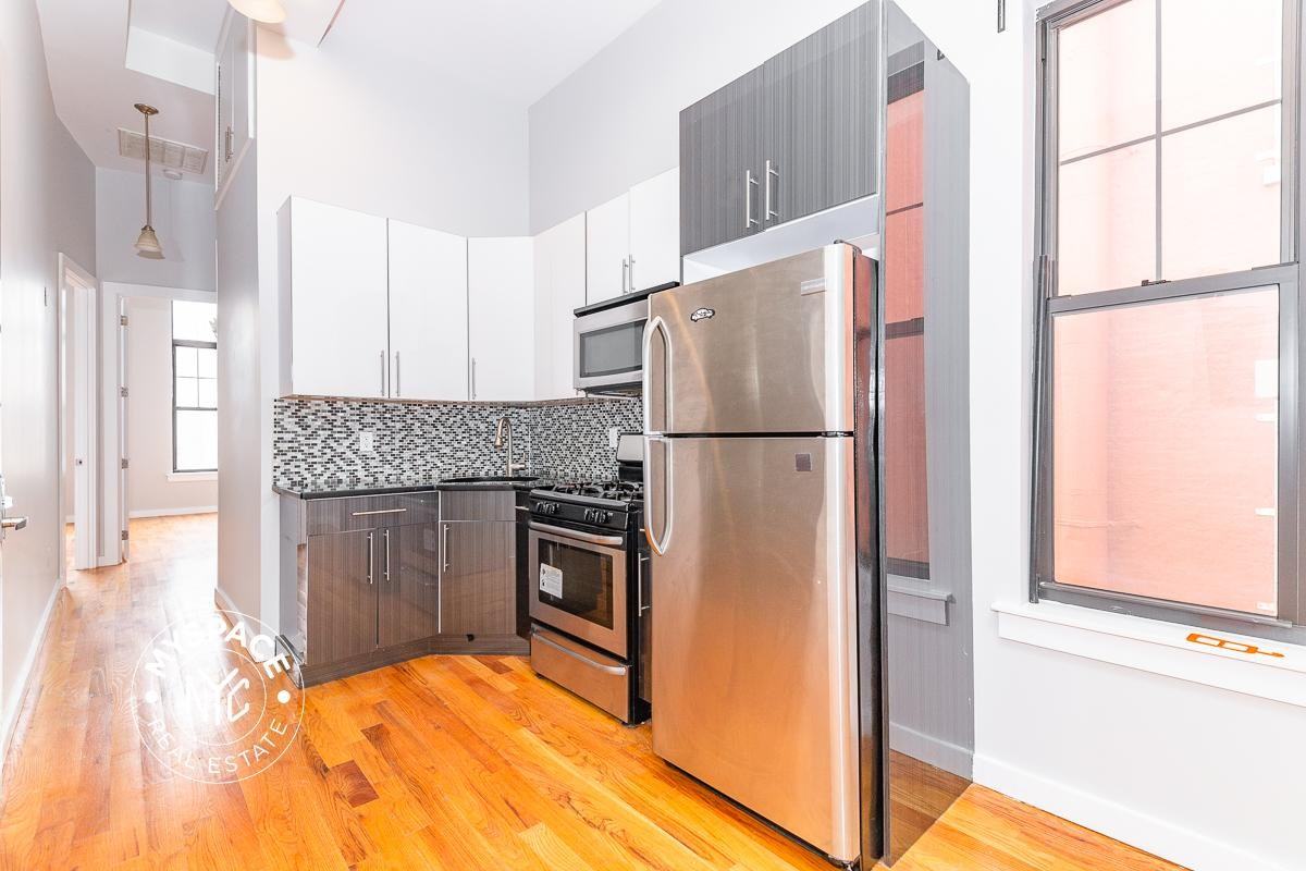 330 Harman St #3L - Photo 7 of 11