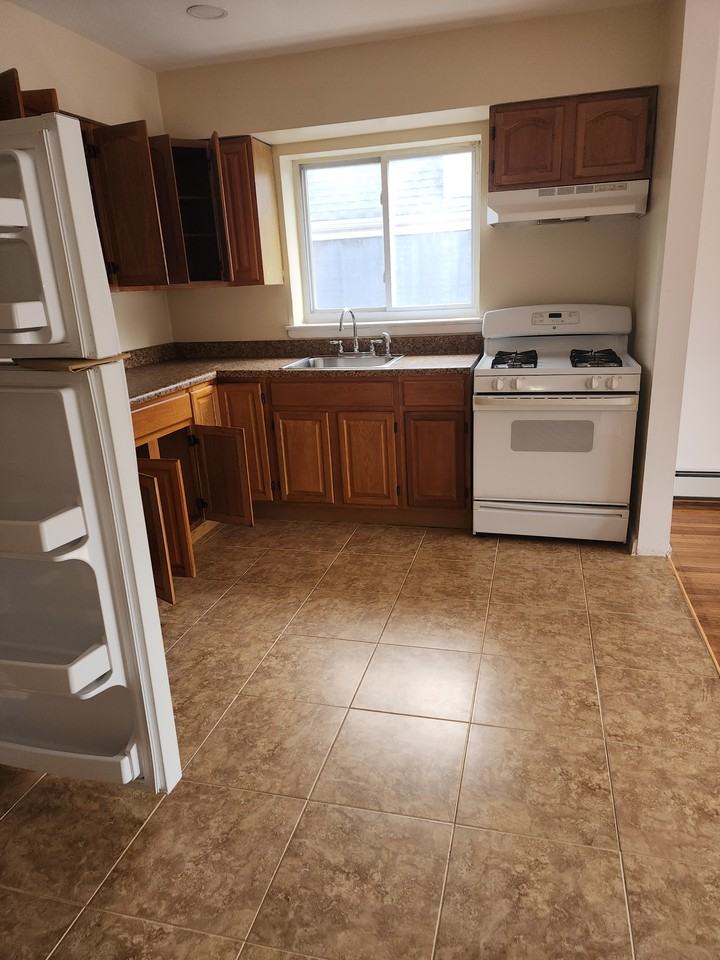 971 E 225th St #2 - Photo 3 of 8