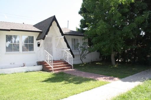 3490 Kemble Ave - Photo 3 of 44