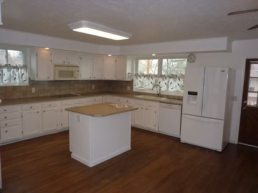 1154 Aspen St - Photo 2 of 6