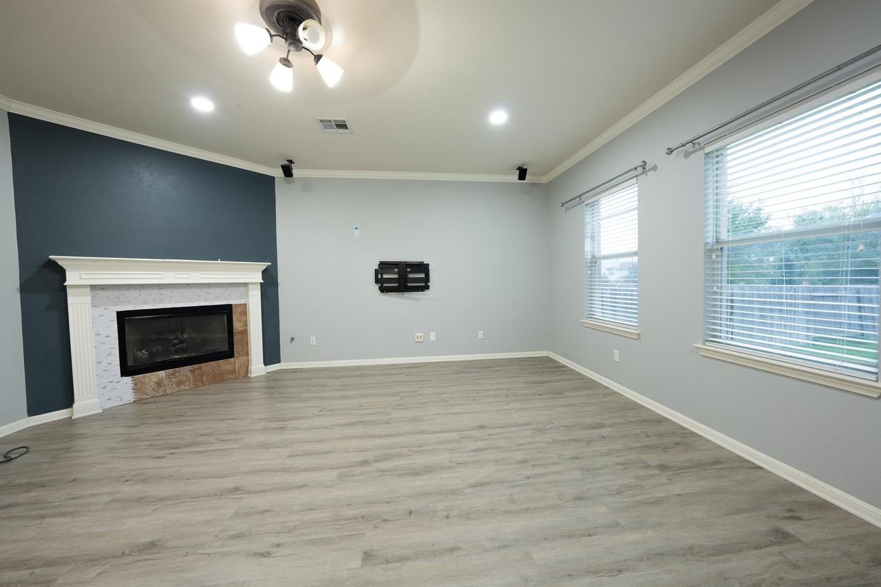 9517 Eagle Knl #1 - Photo 3 of 30