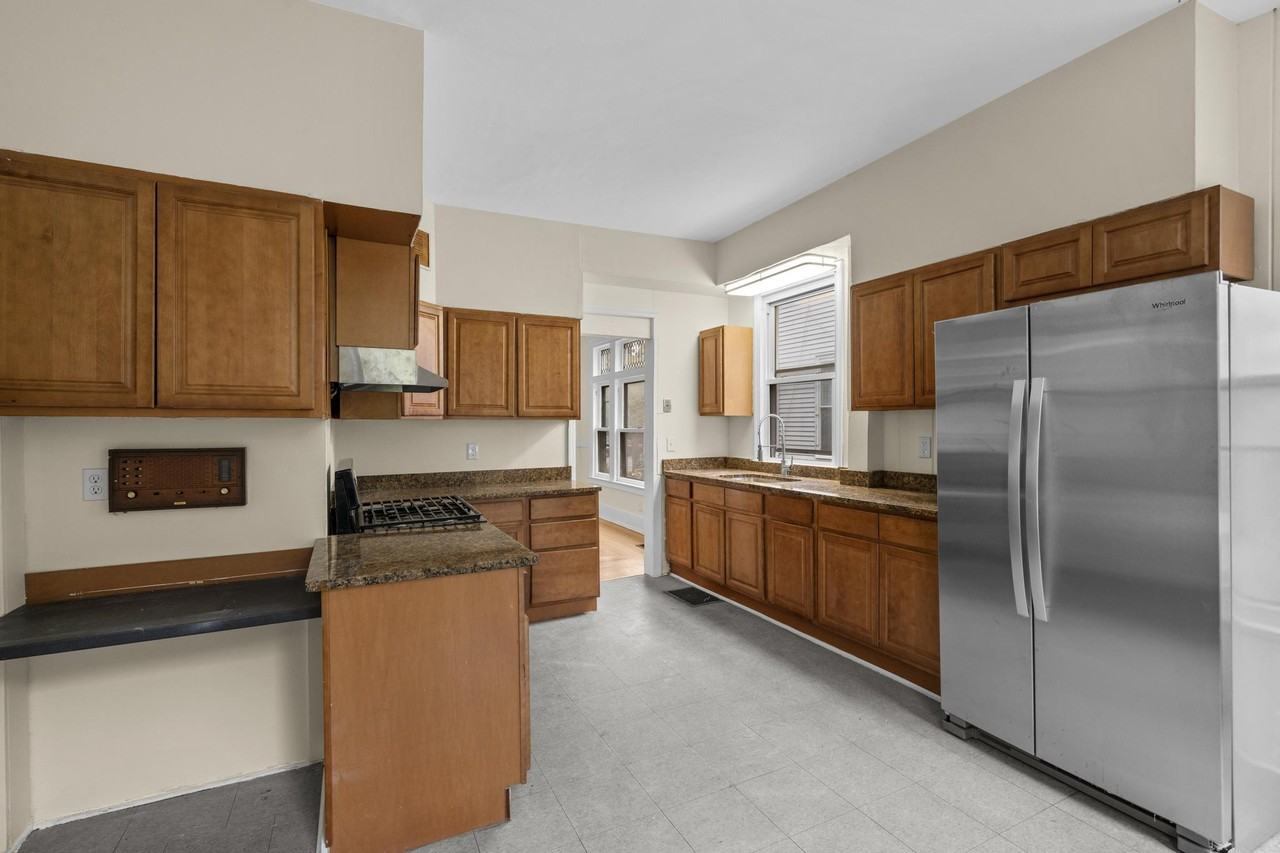 167 Norton St 1st Fl #1 - Photo 4 of 40