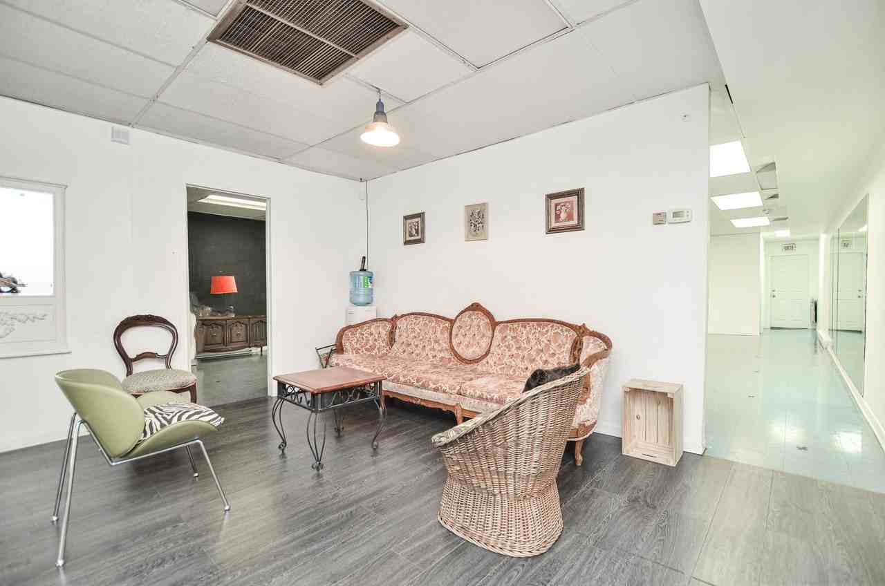 295 Rue Saint-Georges #1 - Photo 3 of 10