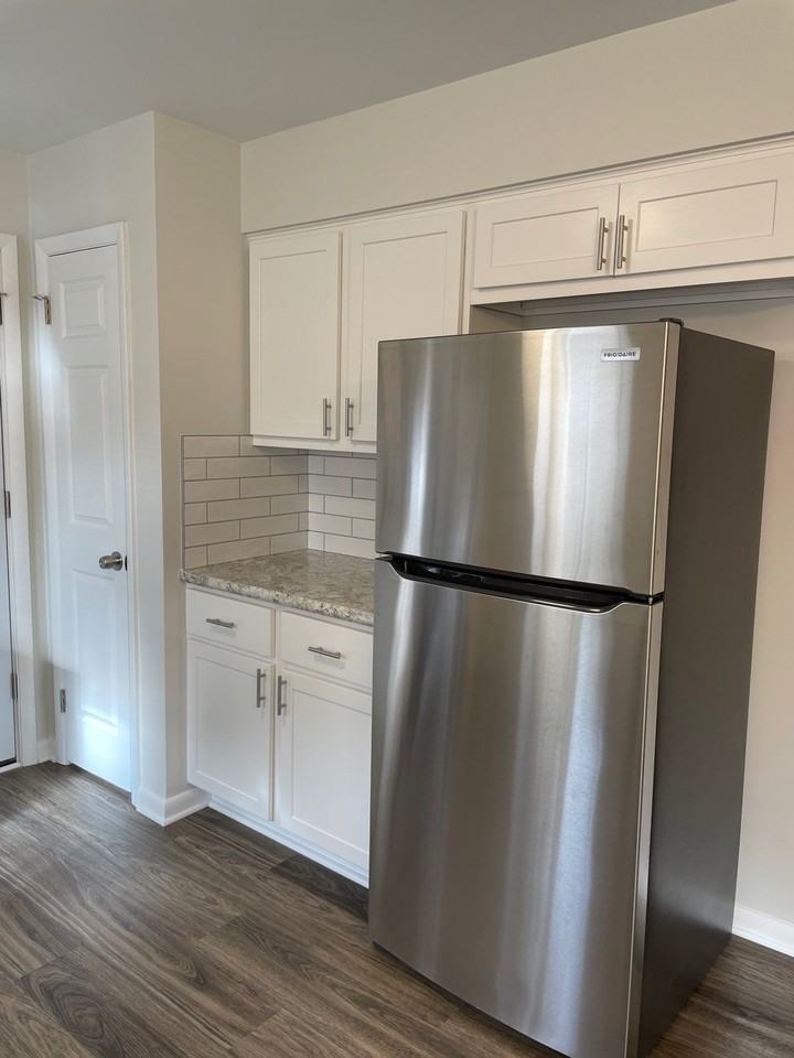 912 Davis Ave #1 - Photo 3 of 50