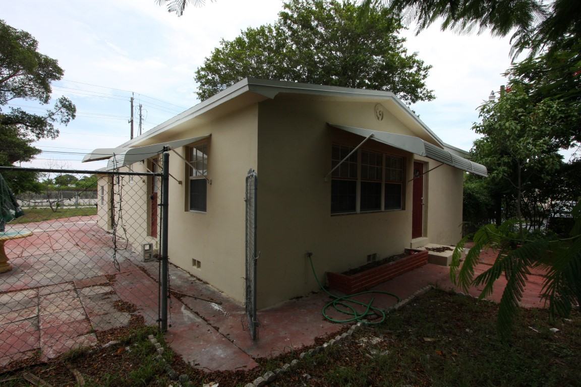 506 S F St - Photo 2 of 32