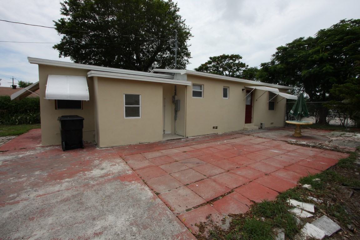 506 S F St - Photo 3 of 32