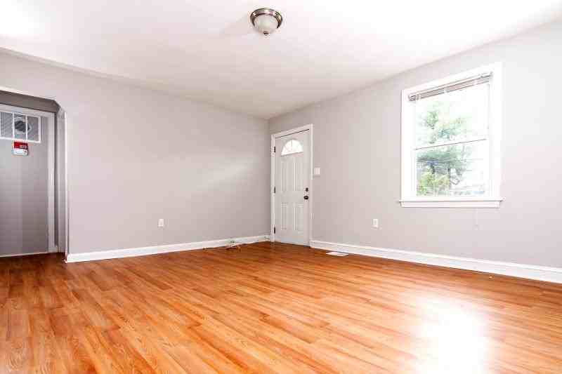 8409 Potomac Ave - Photo 3 of 18