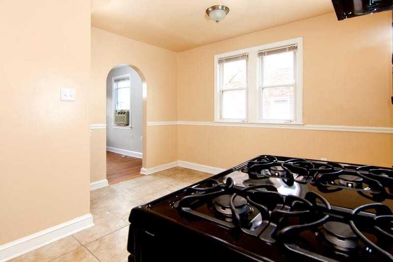 8409 Potomac Ave - Photo 5 of 18