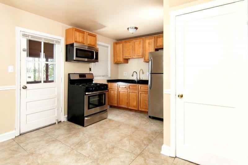 8409 Potomac Ave - Photo 6 of 18