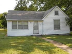 1233 E Walnut St - Photo 1 of 1