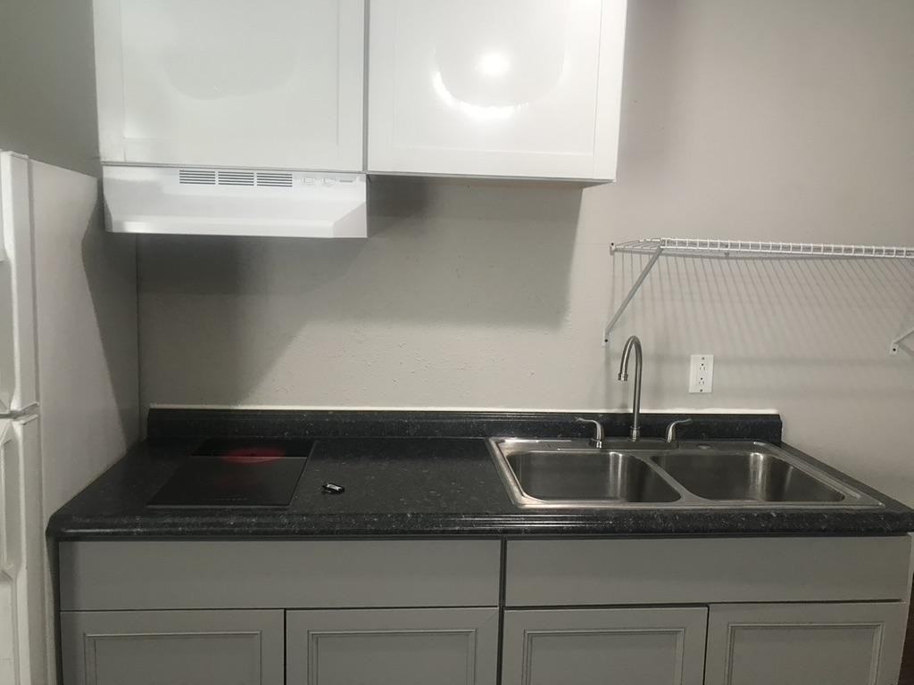 1609 1st St - Photo 2 of 15