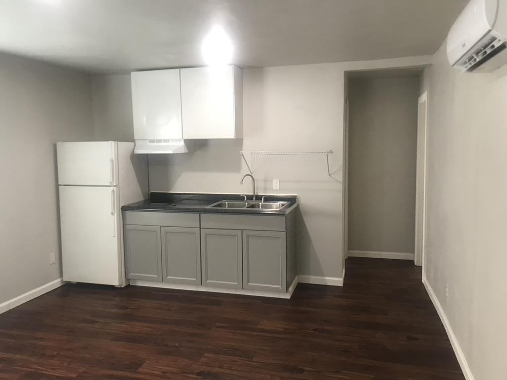 1609 1st St - Photo 3 of 15