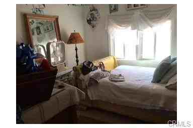 527 S Van Ness Ave - Photo 2 of 10