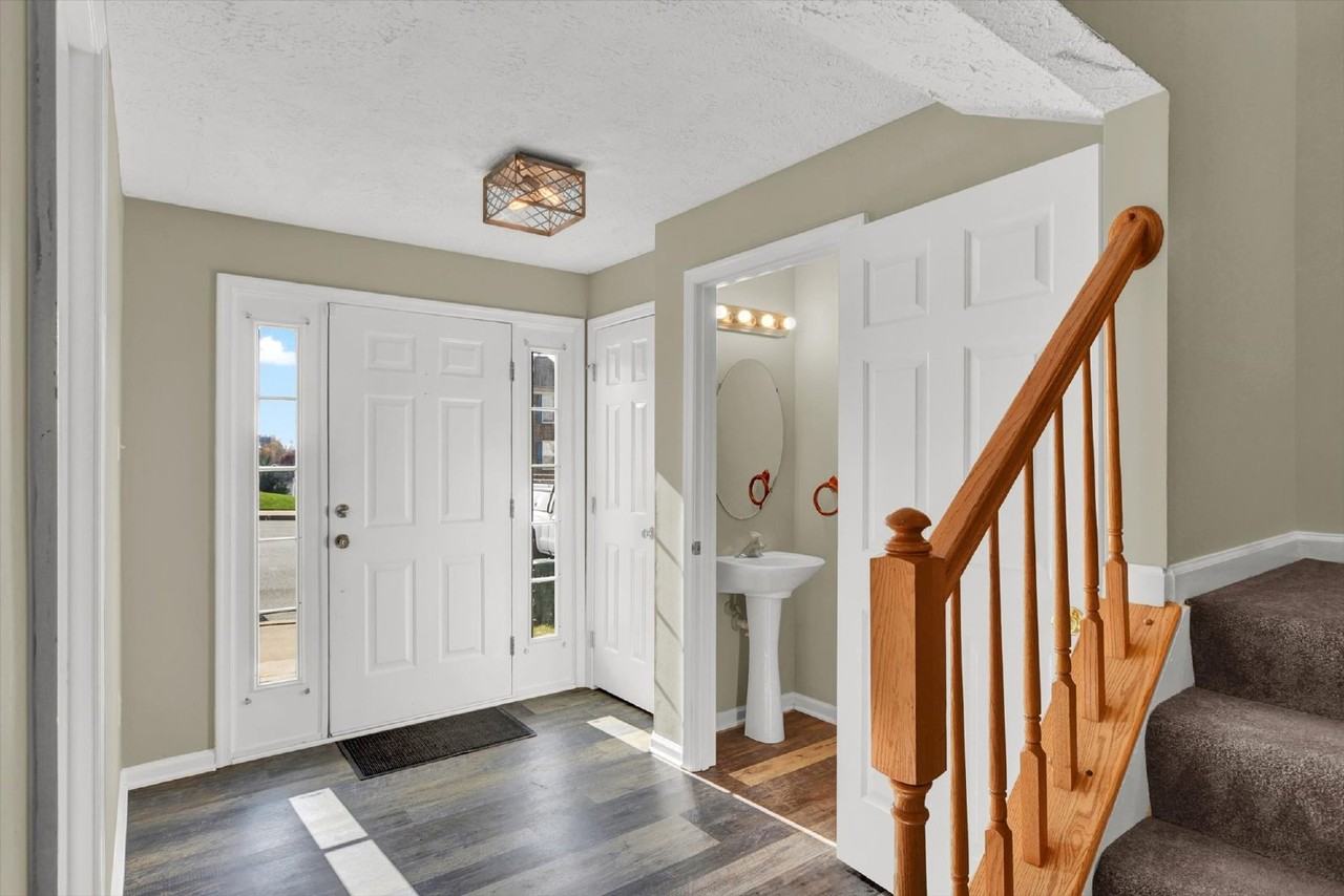 1079 Jeanett Way - Photo 2 of 26