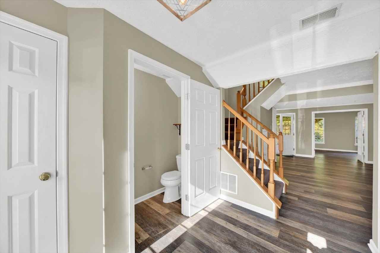 1079 Jeanett Way - Photo 3 of 26
