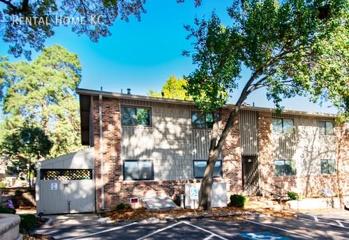 8738 Metcalf Ave - Photo 2 of 17