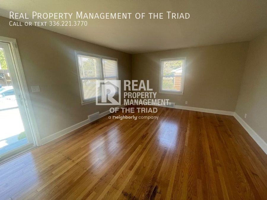 1507 Bolton St - Photo 2 of 23