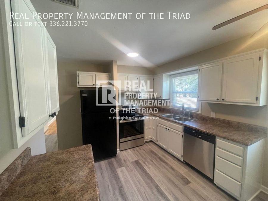 1507 Bolton St - Photo 3 of 23