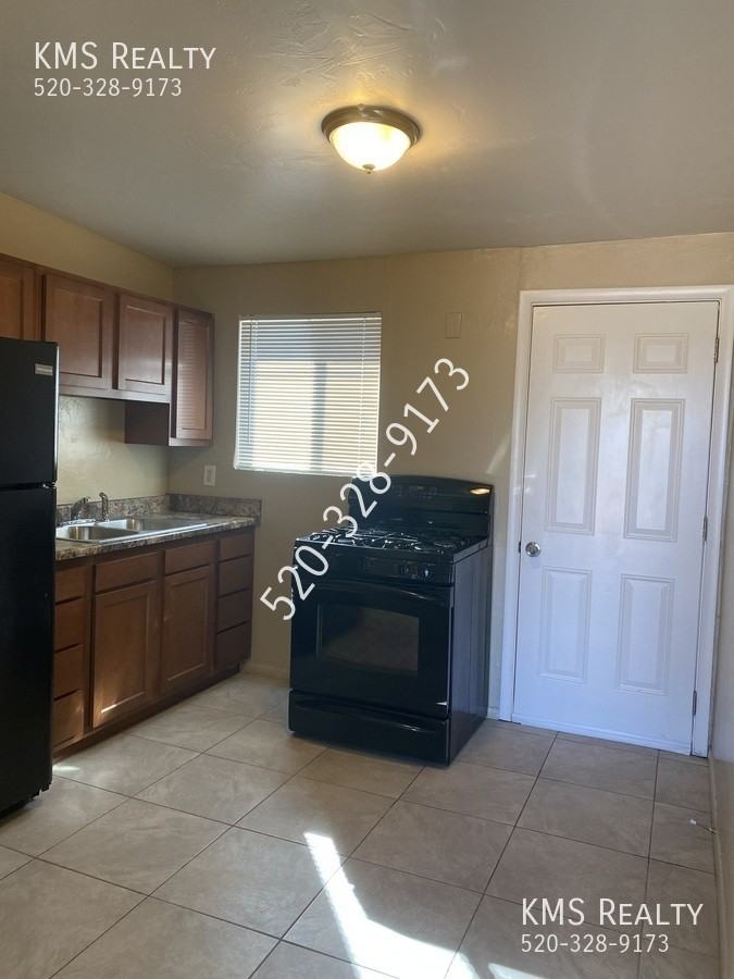 2828 N Fontana Ave - Photo 2 of 8