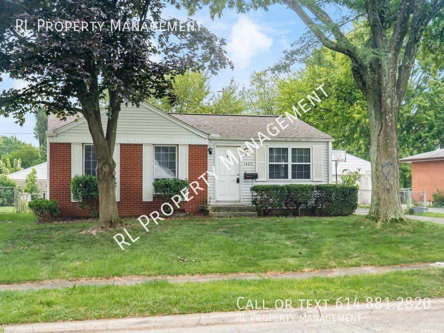 1425 Archmere Sq S - Photo 2 of 26