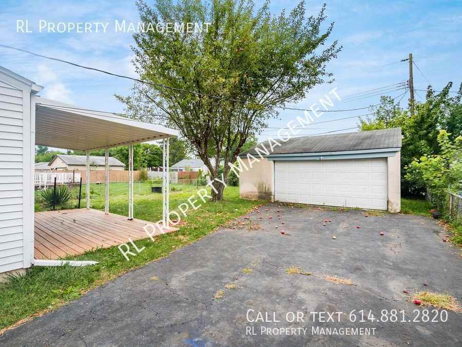 1425 Archmere Sq S - Photo 3 of 26