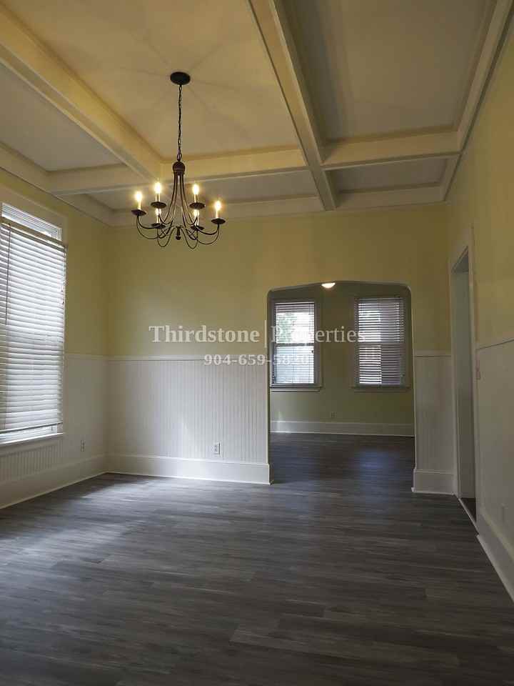 212 E 6th St - Photo 4 of 27