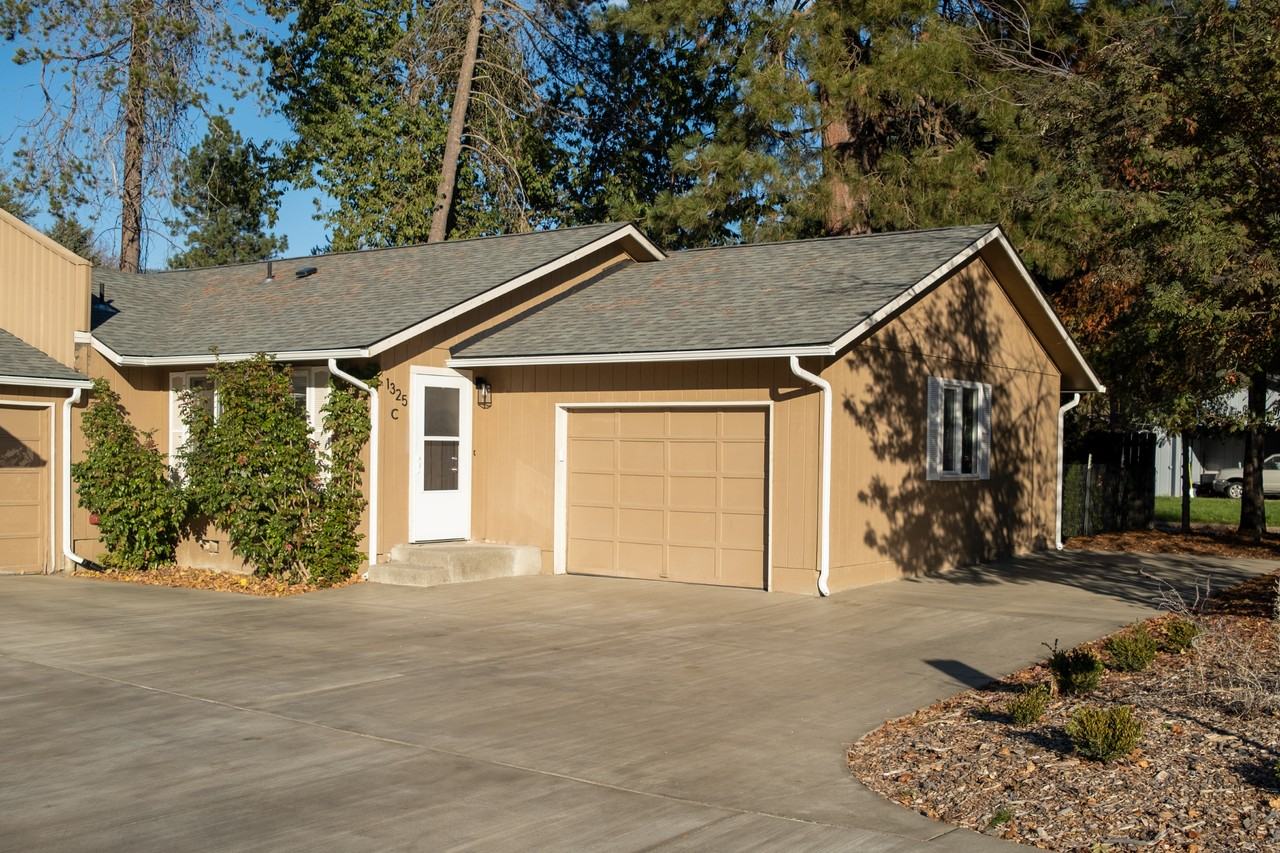 1325 E Syringa Dr