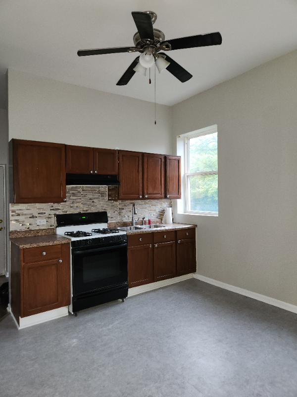 6530 S Union Ave #1 - Photo 3 of 7