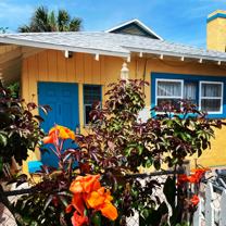 122 S Oleander Ave - Photo 1 of 1
