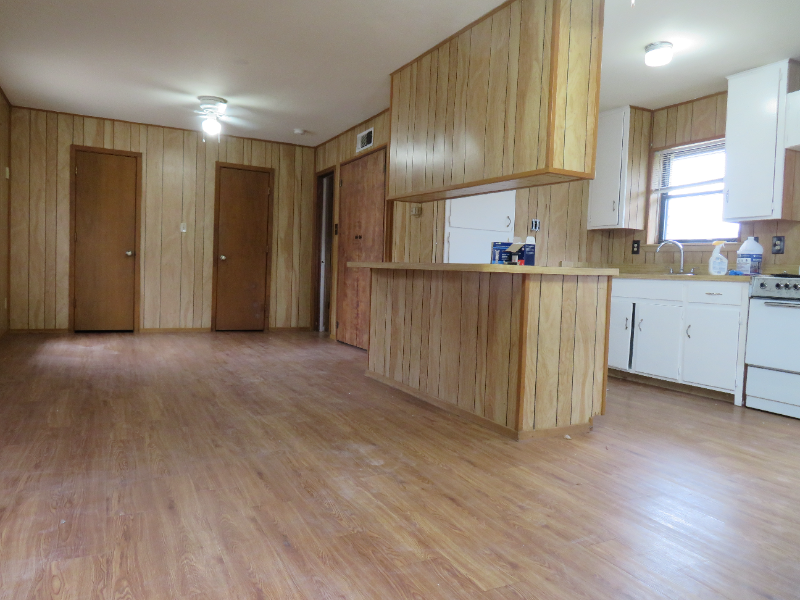 306 1/2 Hollyhill Ln - Photo 3 of 8