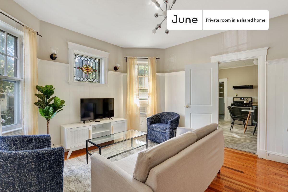 61 Lithgow St #D - Photo 2 of 16