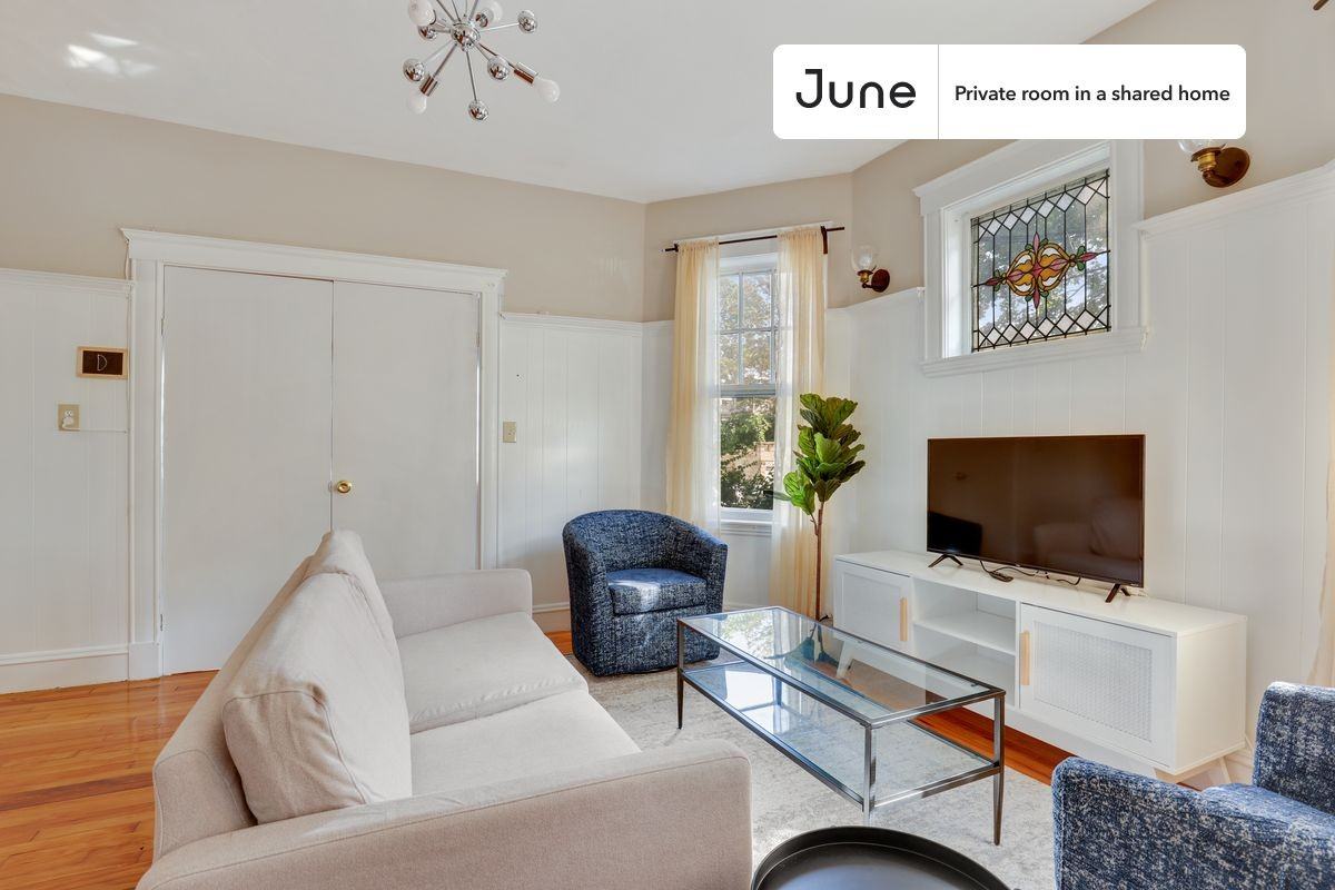 61 Lithgow St #D - Photo 4 of 16