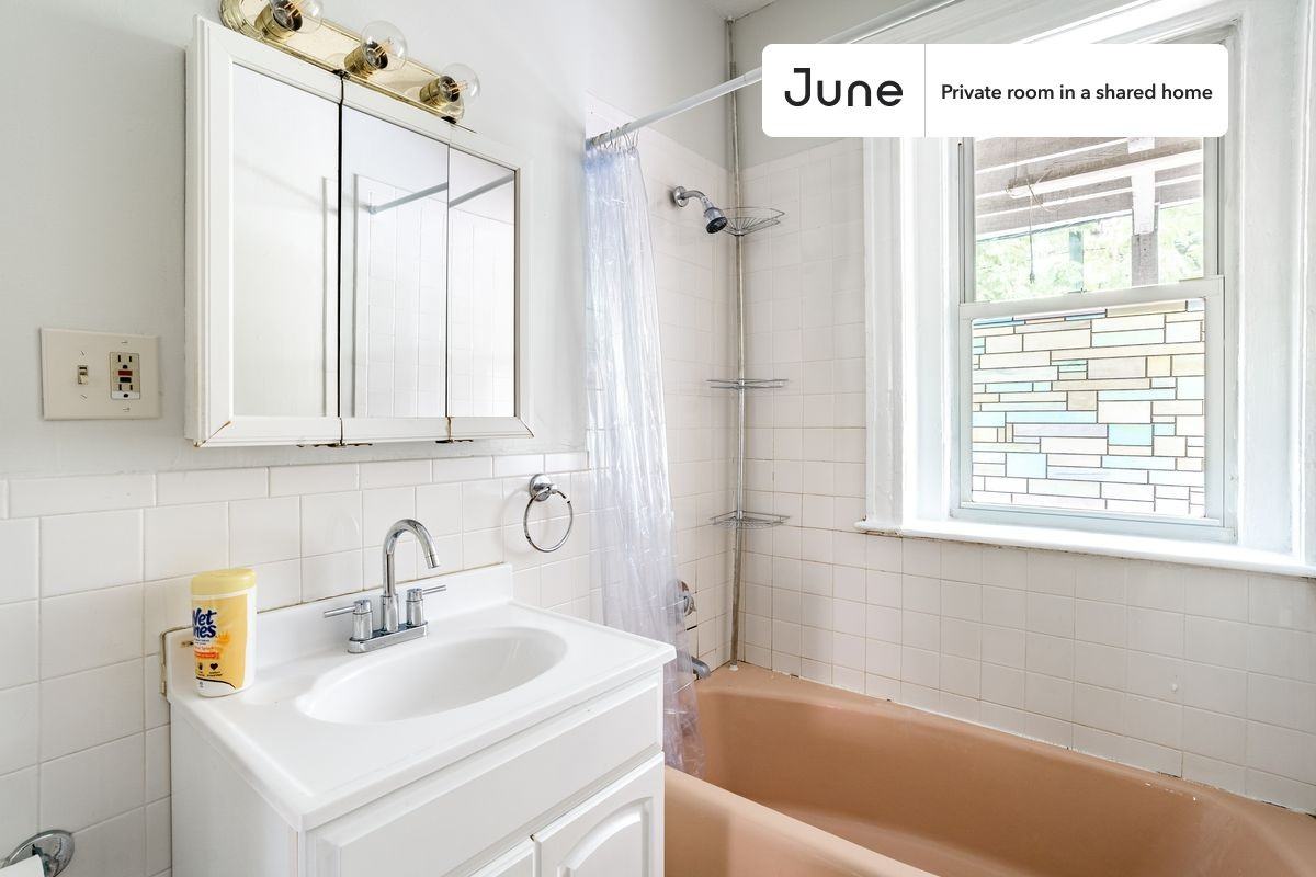10 Strathmore Rd #D - Photo 7 of 30