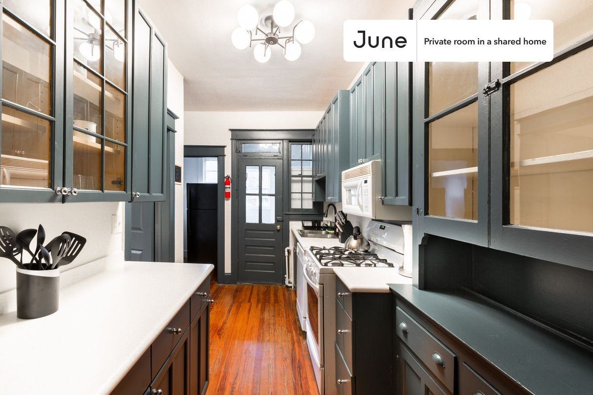 3618 Warren St Nw #B - Photo 6 of 12