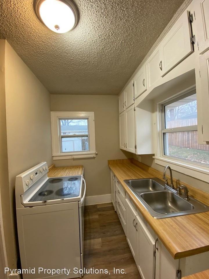 700 Pleasant View Dr - Photo 3 of 15
