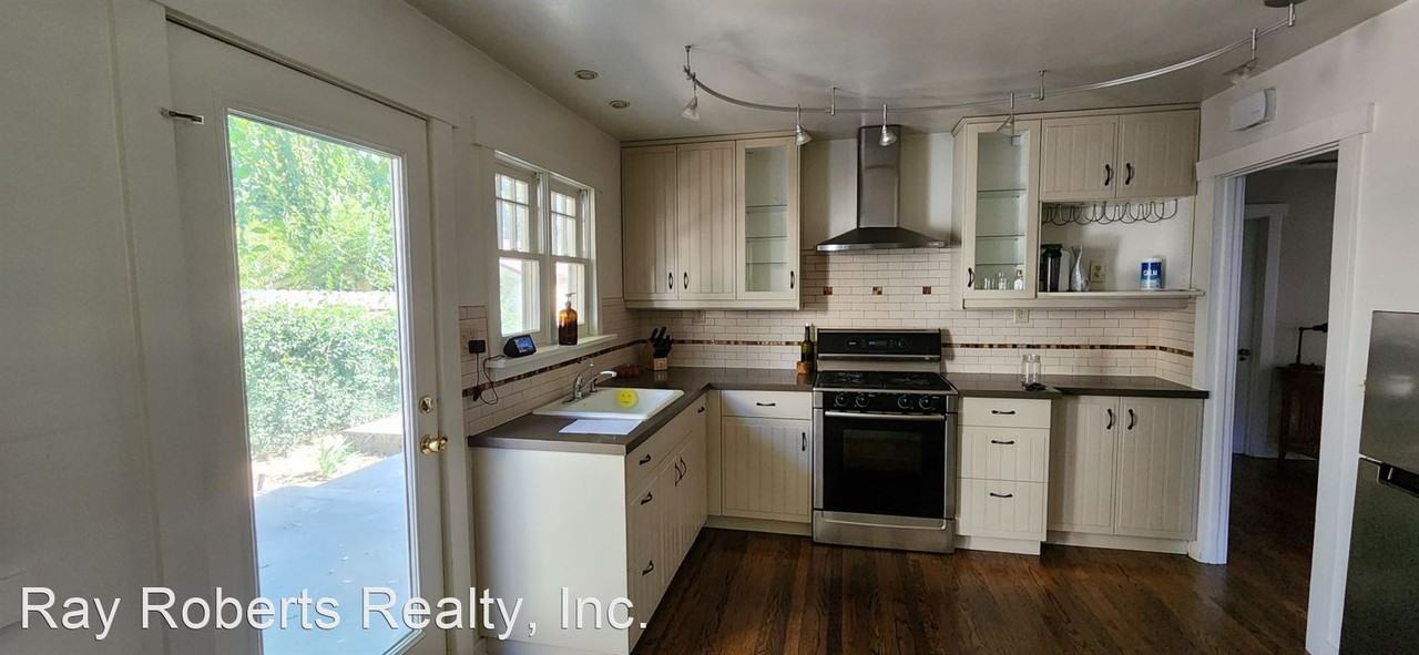 938 N Mar Vista Ave - Photo 3 of 11