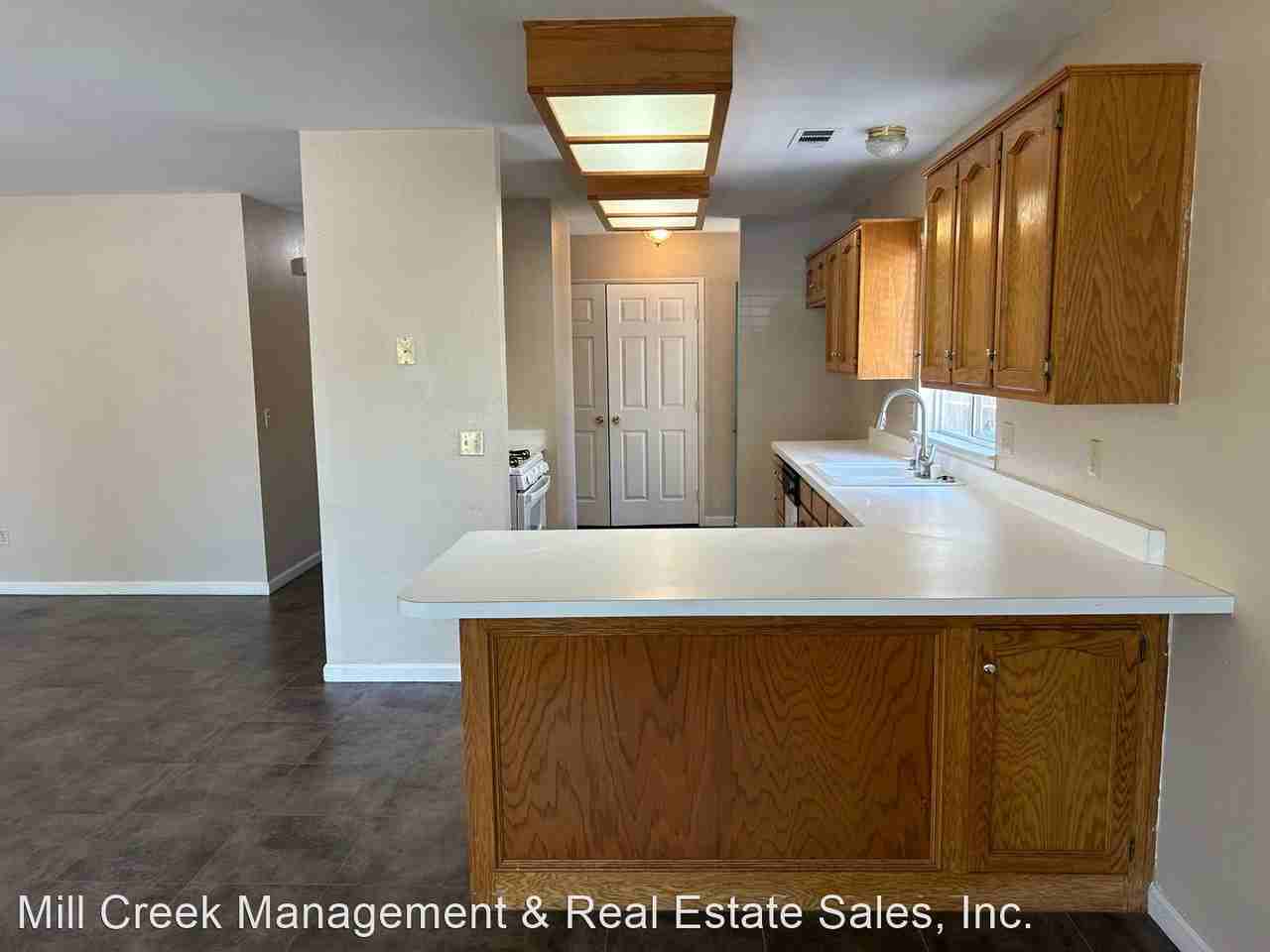 242 N B St - Photo 2 of 7
