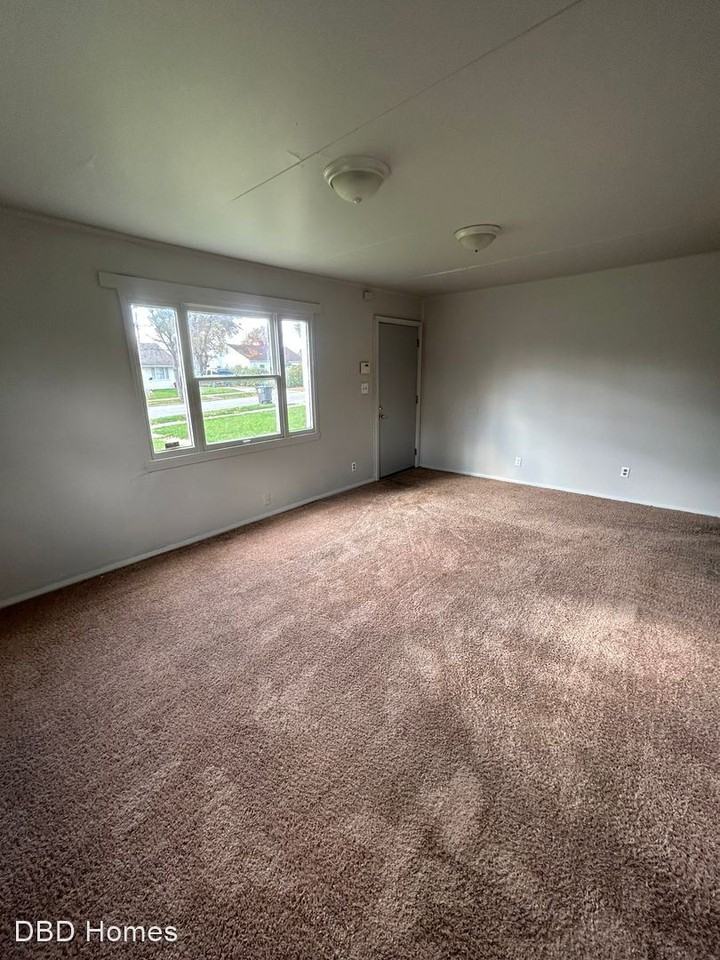 5225 Smith St - Photo 2 of 6