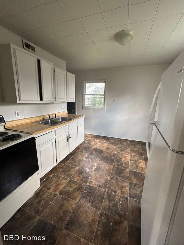 5225 Smith St - Photo 3 of 6