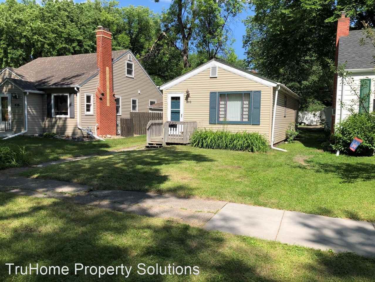 805 S 9th St - Photo 2 of 15