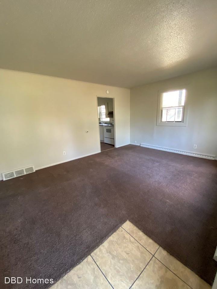 4646 Weisser Park Ave - Photo 2 of 7