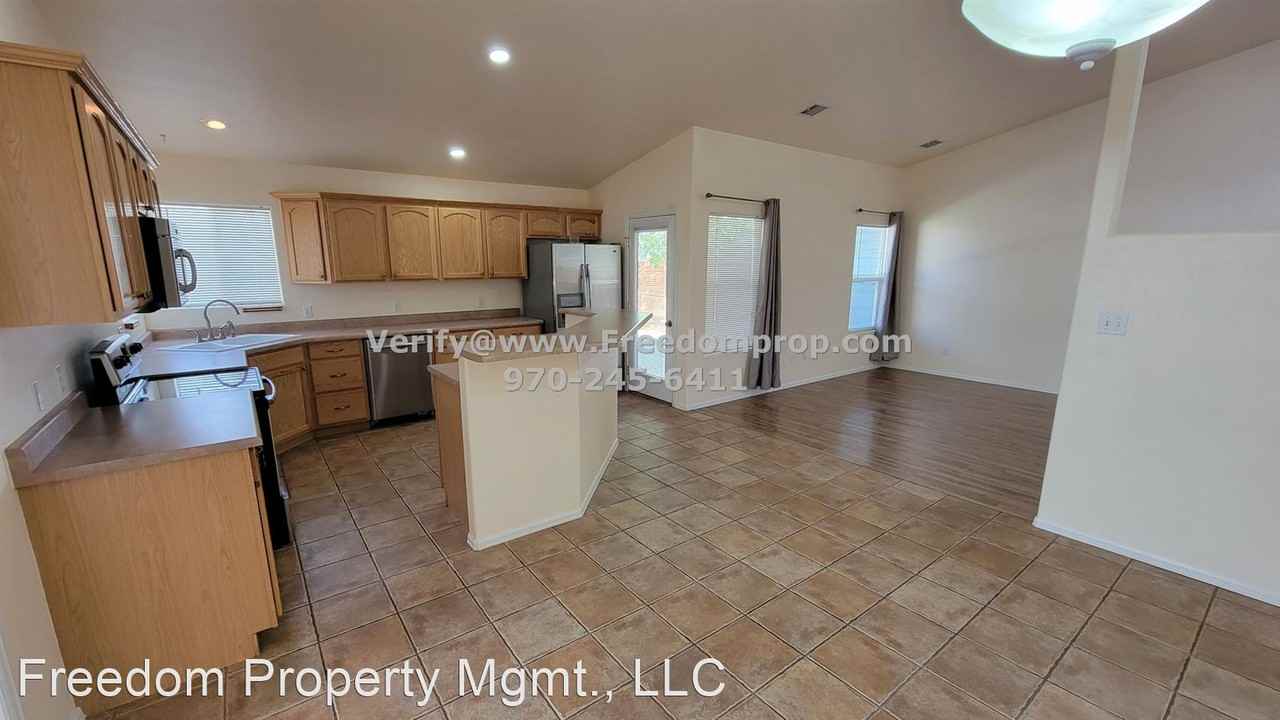 758 Placer Dr - Photo 3 of 12