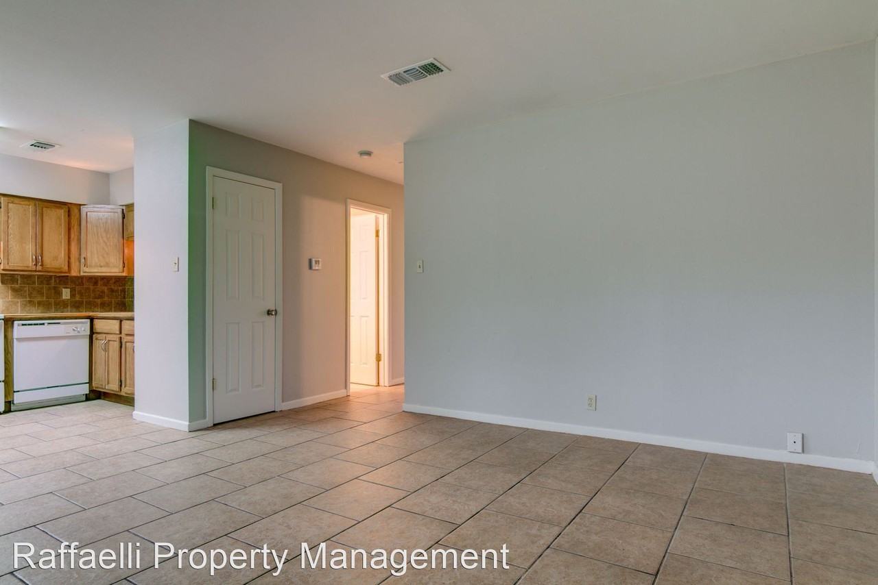 APARTMENT AVAILABLE!!! - Photo 3 of 14