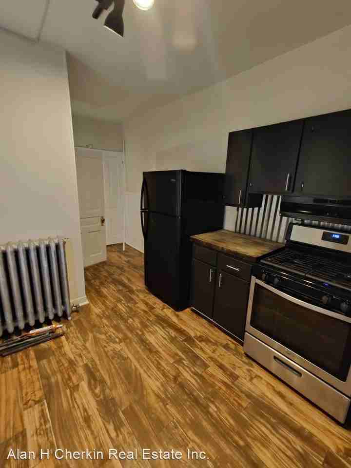 541 West King Street - Photo 3 of 13