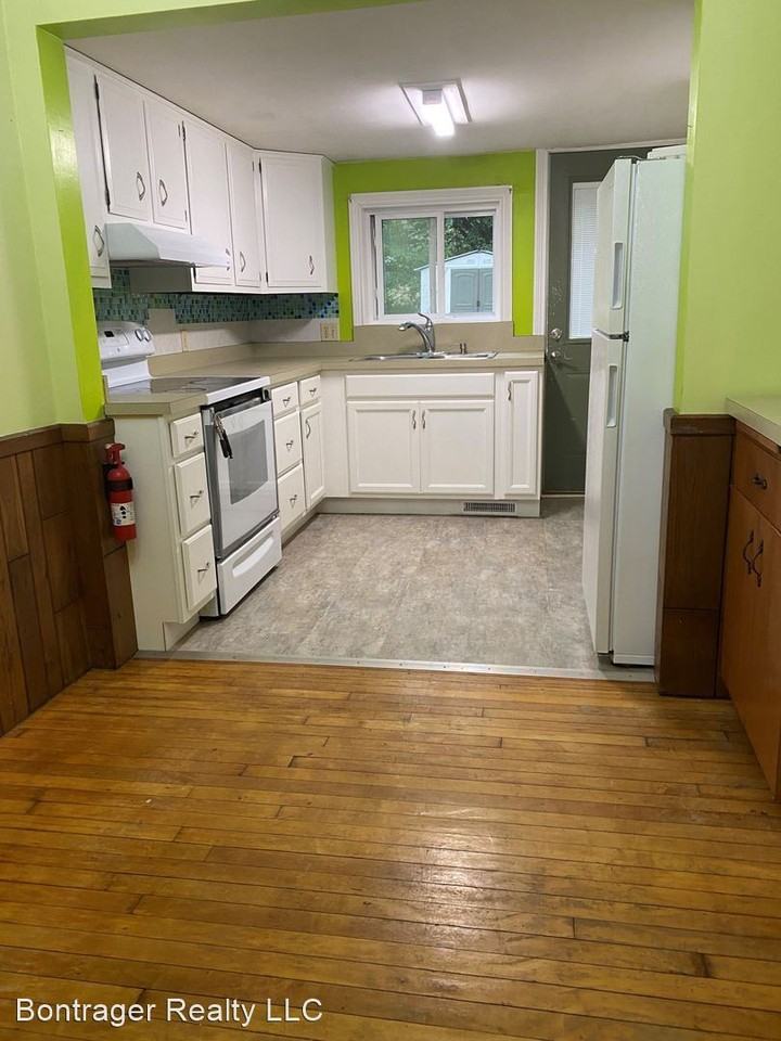 413 & 413 1/2 Hackett Road - Photo 2 of 11