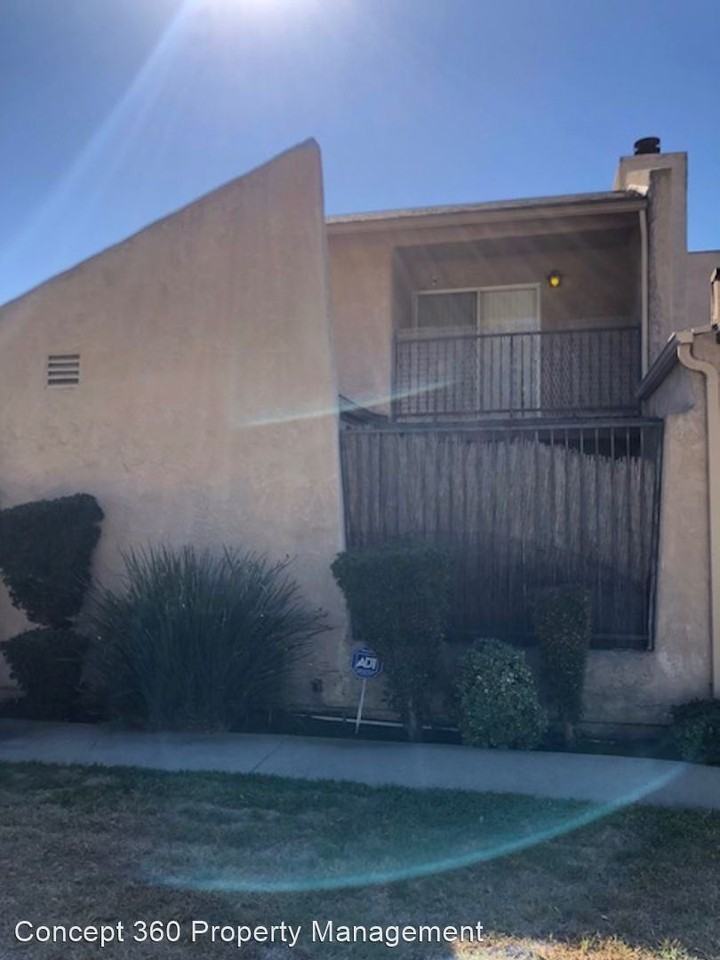 11718 1/2 215th St - Photo 3 of 50