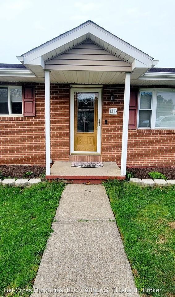 1313 Airport Blvd - Photo 3 of 21