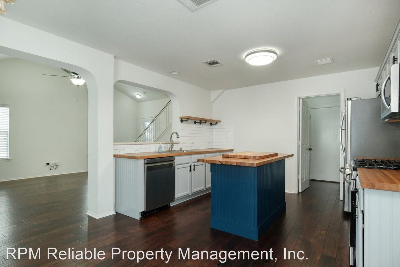 1812 Big Bend Dr - Photo 3 of 13