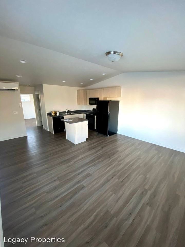 3255 - 3263 Fen Way - Photo 3 of 11